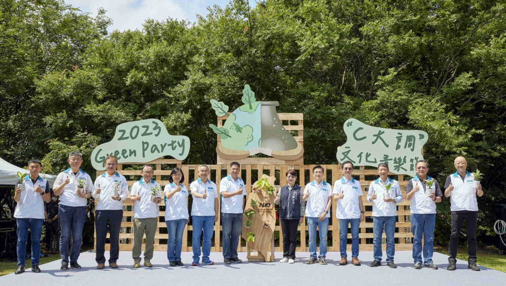 友達光電攜手供應商夥伴及台中市政府，共同倡議及推廣加樹減塑、節能減碳的淨零綠生活