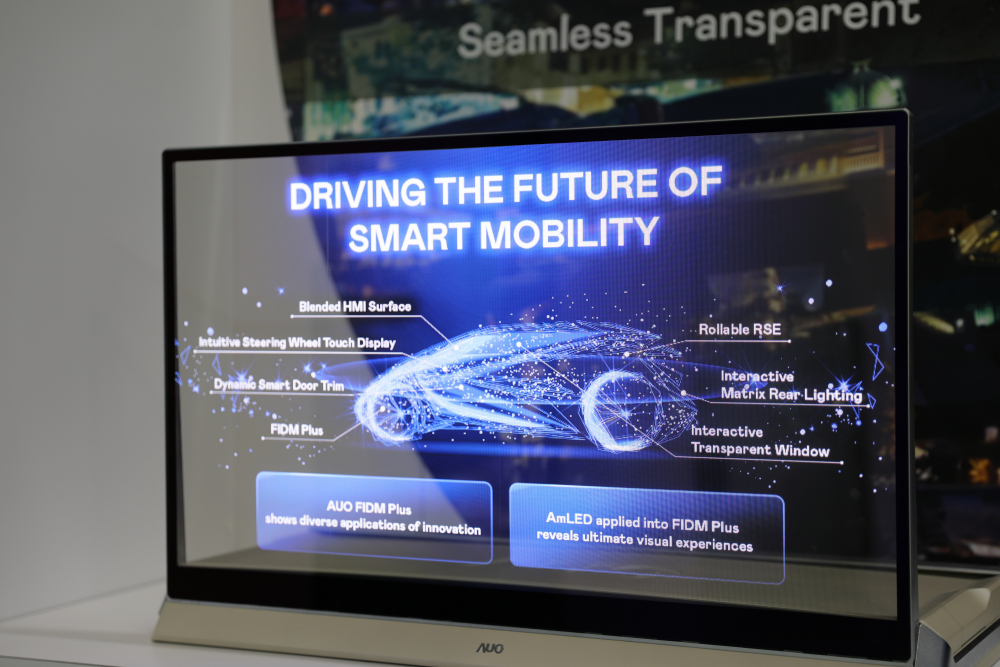 2026世界杯官网入口凭借着超高亮度和透明度，这款30吋透明Micro LED显示器在AR系统与智慧零售具有潜在的应用价值。