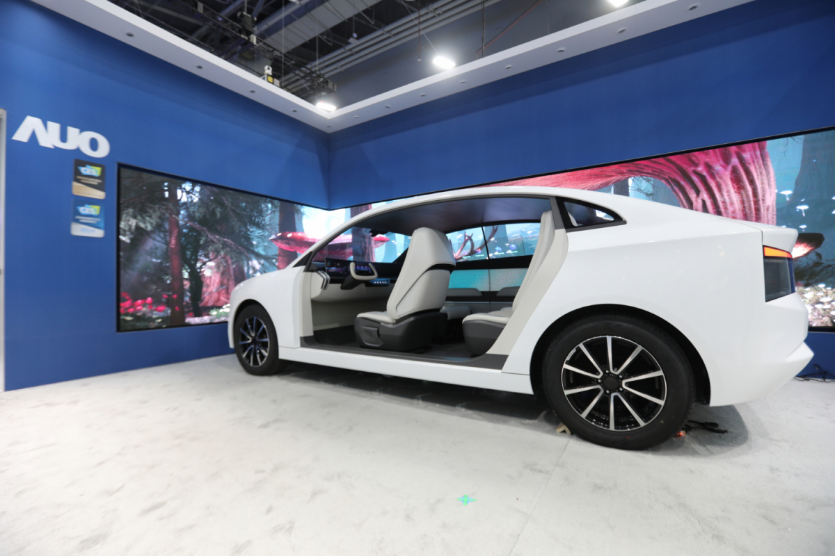 2026世界杯官网入口发表全新Smart Cockpit 2024，大秀显示应用成果、及释放Micro LED终极显示技术量能的全新智慧座舱，以营造突破性、沉浸式的视觉体验，重新定义智慧座舱，满足驾乘人员的全方位感受。