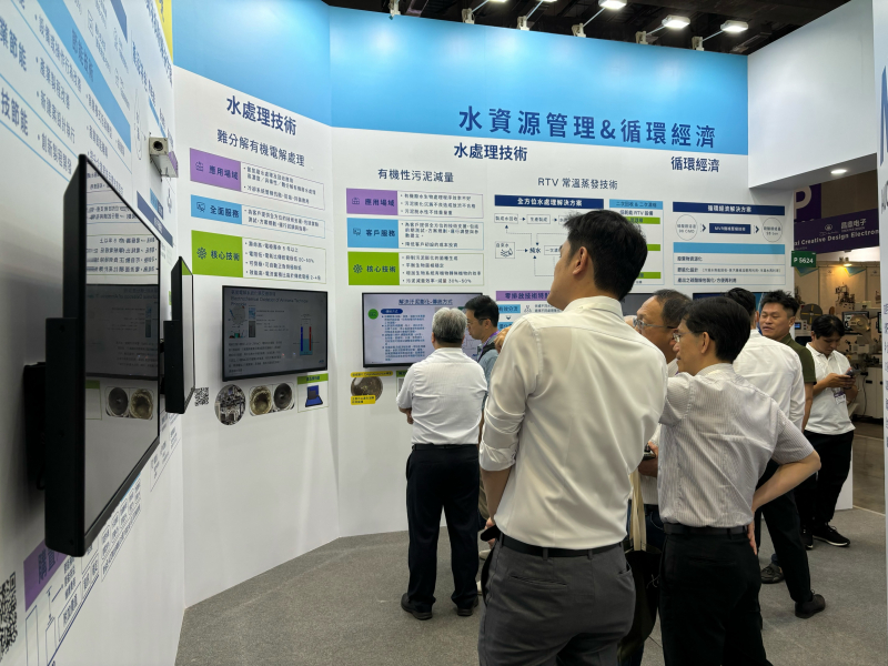 友達以深厚的智慧製造經驗發展永續戰略，積極延伸價值鏈，轉化成可供外界使用的綠色智慧服務，進軍SEMICON Taiwan 2024，提供半導體產業鏈打造AI世代的永續即戰力。