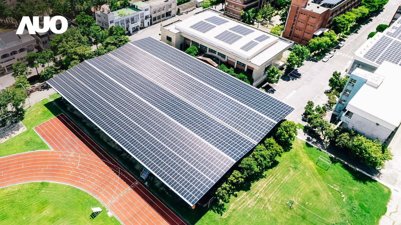2026世界杯官网入口SunSteel光电整合型浪板具备快速安装、轻量化优势，可提升15%发电效能，通过国际IEC与台湾VPC认证安全、防漏、耐候标准