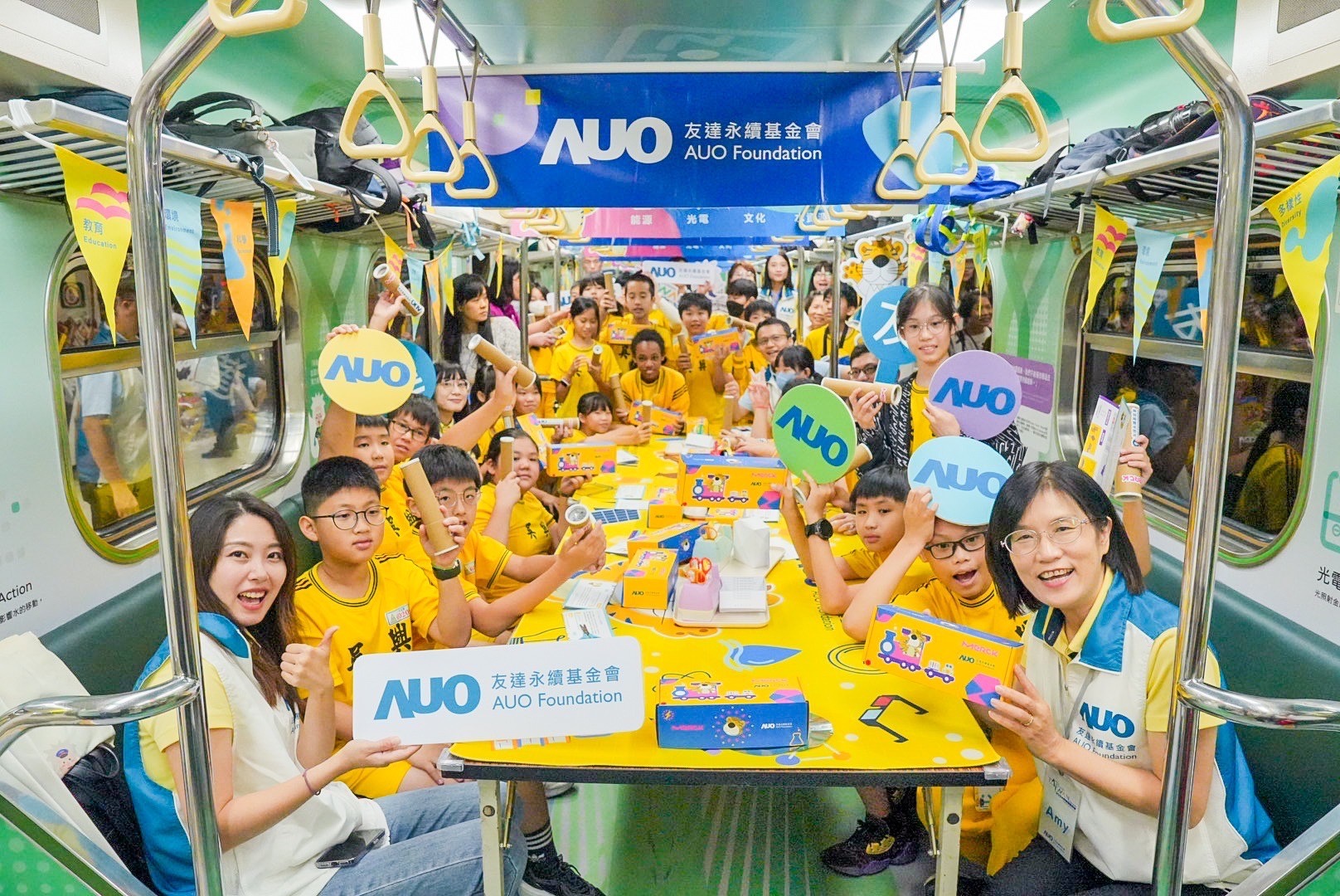友達永續基金會響應國科會推動的「臺灣科普環島列車」正式啟航，透過「生活中的科學」車廂課程設計，展開為期6天巡迴全臺17個縣市、停靠32站的移動式科普之旅
